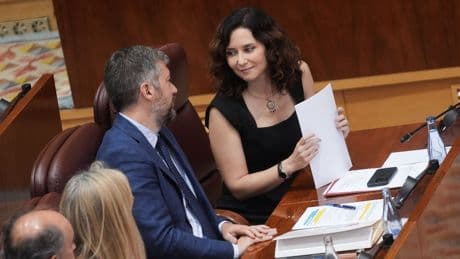 La pinza Vox-PSOE al PP por la Conferencia de Presidentes y el aviso de Ayuso: &quot;Si no me hablan en español me iré&quot;