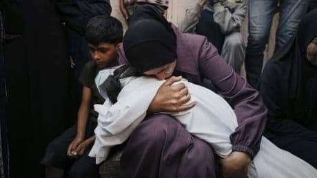 Aiuti fermi a Gaza. Assedio a Netanyahu e minacce al governo