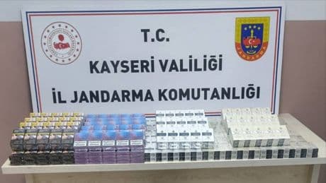 Kayseri'de TIR'dan 560 paket kaçak sigara çıktı