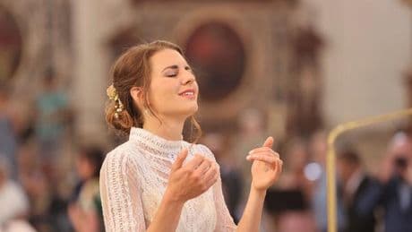 Bernadette Lang: Bernadette, 34, ewige Jungfrau