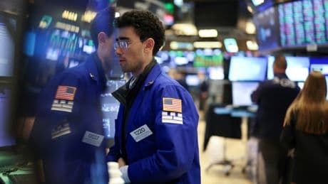Wall Street termine en baisse face au brouillard commercial