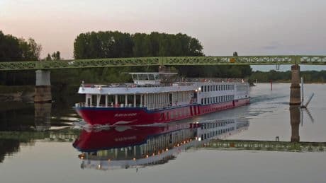 Un bateau de croisière sur le Rhône percuté avec 130 passagers à bord au sud de Lyon