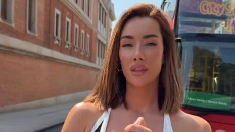 Adara Molinero responde a las críticas por grabarse maquillándose mientras cruza un paso de peatones
