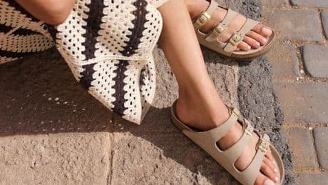 La pasta rosa de 3 euros que te dejará como nuevas tus Birkenstock. “Una limpieza a fondo puede alargar la vida de tus sandalias mucho más de lo que imaginas”