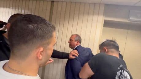 Un candidat à la mairie de New York menotté en plein tribunal par la police de l'immigration