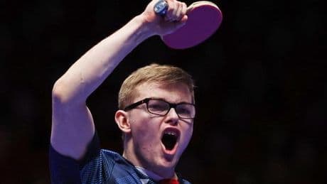 Alexis Lebrun, longtemps incertain, passe le premier tour des championnats du monde de tennis de table