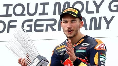 Milli motosikletçi Deniz Öncü, Dünya Moto2 Şampiyonası'nın Almanya yarışını kazandı