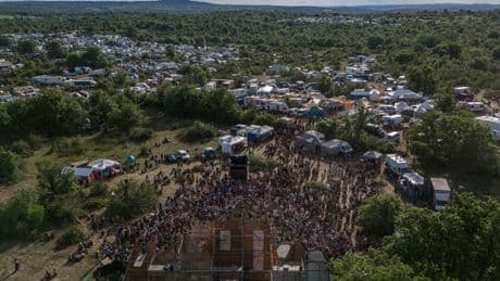 Lot: environ 10.000 personnes désormais rassemblées lors d'une rave-party illégale