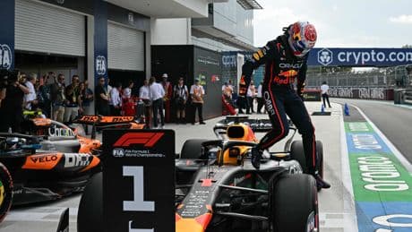 Colosal 'pole' de papá Verstappen y paso al frente de Carlos Sainz