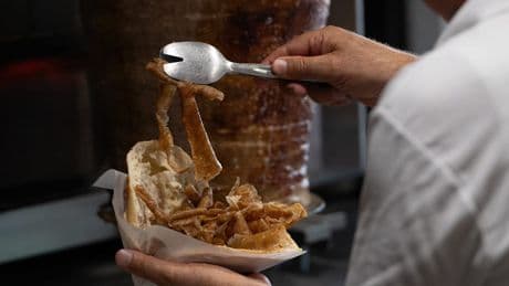 Streik bei Hersteller - Döner-Krise! Gehen bald die Spieße aus?