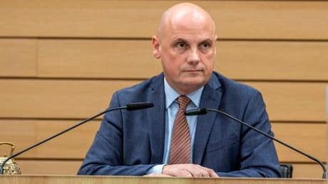 Baden-Württemberg: Landtagsvizepräsident bekennt sich zu Hakenkreuz-Skandal und tritt zurück