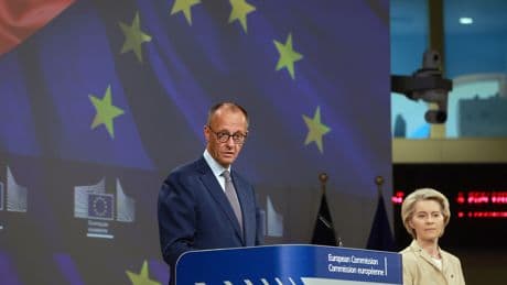 El primer día de Merz en Bruselas: rechaza el anhelo de Sánchez de financiar la Defensa con deuda común y desvela el "miedo" que tuvo sobre el futuro de la OTAN
