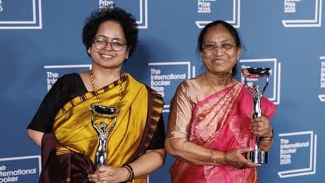 La india Banu Mushtaq gana el Booker Internacional con los relatos "vibrantes y radicales" de 'Heart Lamp'