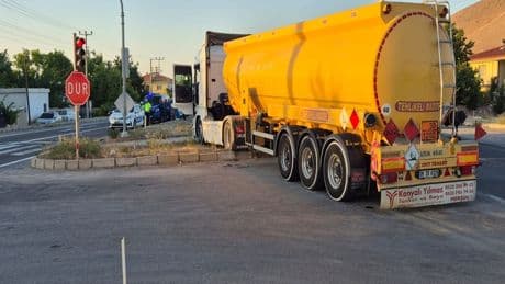Niğde'de feci kaza: Tankerle çarpışan motosikletin 84 yaşındaki sürücüsü öldü