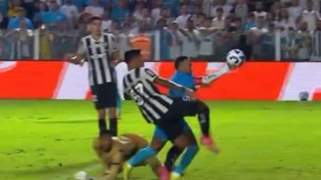 La insólita tarjeta roja de Neymar: pillado con las manos en la masa
