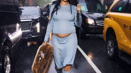 Rihanna annuncia la terza gravidanza al Met Gala 2025