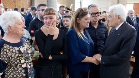 Ostuni, il Capo dello Stato ai funerali di Carlo Legrottaglie: il conforto a moglie
e figlie