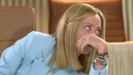 Giorgia Meloni’s subtle gesture she’s ‘bored’ with Trump