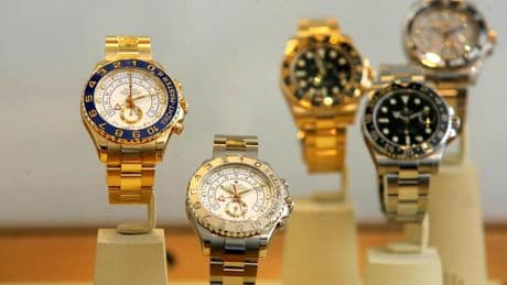 La arremetida arancelaria de Trump contra Suiza golpea a los distribuidores de Rolex y a las empresas farmacéuticas