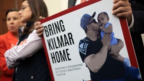 "Braquer les projecteurs sur Kilmar": des parlementaires américains au Salvador pour faire libérer un immigré expulsé à tort