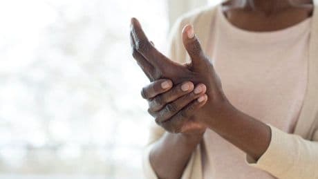 Doctor explains if cracking joints actually causes arthritis