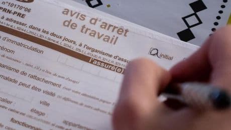 Quatre salariés sur dix se sont vu prescrire un arrêt maladie en 2024 ; les 18-34 ans et les managers sont les plus concernés