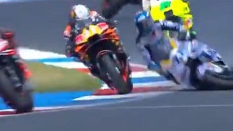 Batacazo para Alex Márquez en el Mundial: accidente tras un toque de Acosta