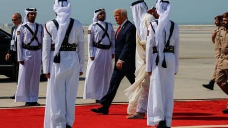 Trump critiqué jusque chez les Maga pour l’avion luxueux qu’il veut accepter du Qatar