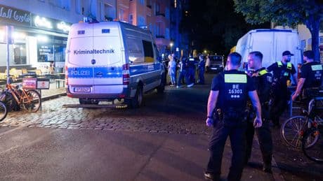 Polizei: „Bestimmte kriminelle Milieus“ - Mann (30) stirbt nach Massenschlägerei in Berlin