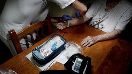 La hospitalización a domicilio coge velocidad en España: cada día se atienden a 6.000 pacientes en sus casas