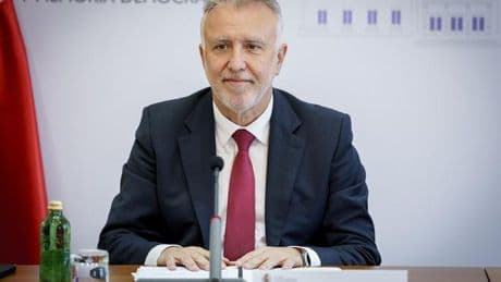 Ángel Víctor Torres vuelve este martes al trabajo tras su operación por cáncer