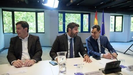 Feijóo encomienda a los dos líderes autonómicos que se enfrentan a las urnas en 2026 la ponencia política del congreso del PP