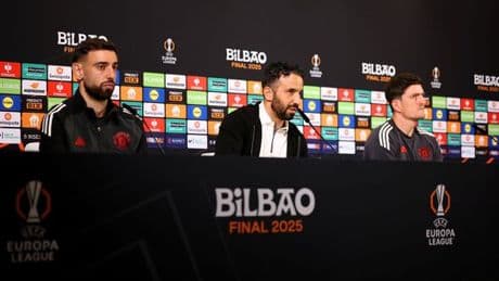 Bruno Fernandes interrupts reporter to crack joke over Ruben Amorim's Man Utd future