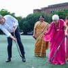 Zu Gast bei Schülertraining: Wadephul schwingt in Indien den Hockeyschläger