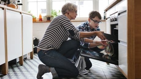 Jahrelang falsch genutzt: Darum gibt es die Schublade unter dem Ofen wirklich
