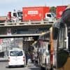 Las filas por combustible colapsan las calles de La Paz