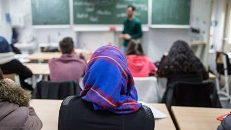 Österreich will Kopftuchverbot für Mädchen an Schulen einführen