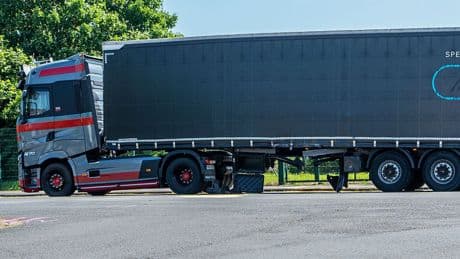 Kollision mit Lkw: Zwei Tote nach Verkehrsunfall in Gelnhausen
