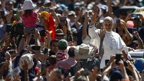El Papa defiende el matrimonio entre el hombre y la mujer y critica &quot;la libertad de quitar vida&quot;
