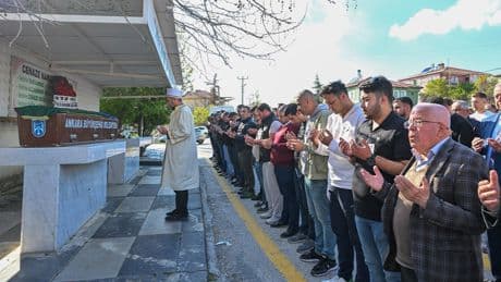 Ankara'da komşusu tarafından öldürülen genç kadının cenazesi defnedildi