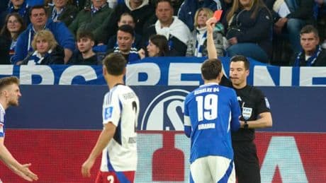 87 Minuten in Überzahl – trotzdem gewinnt der HSV nicht auf Schalke