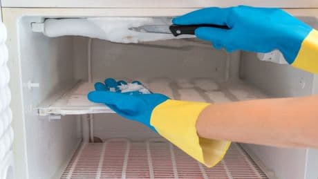 Nie mehr Abtauen? Mit diesen 3 Hausmitteln bleibt Ihr Gefrierfach eisfrei