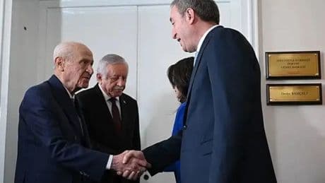 DEM ve MHP’yi üzecek anket: Genç seçmenin oy tercihi değişti!