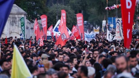 Einsatz gegen oppositionelle Stadtverwaltungen in der Türkei führt zu Festnahmen