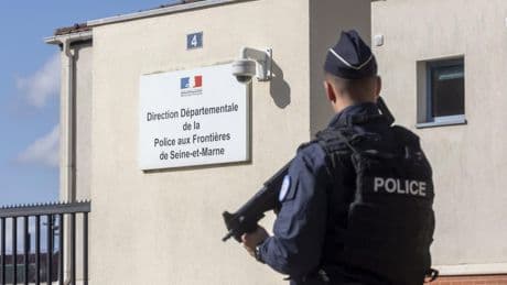 Immigration : une proposition de loi veut pousser vers la sortie les associations intervenant en centres de rétention