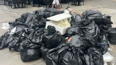 İzmir'de grev 3. gününde! Çöpler birikti