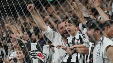 Beşiktaş - St. Patrick's maçı biletleri satışa çıkıyor