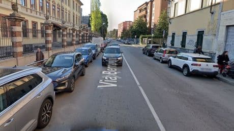 Milano, 15enne strangola e uccide la sua ex vicina e lo confessa alla mamma: la donna chiama la polizia