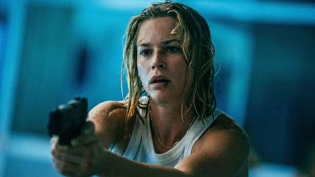 "Exterritorial"-Star Jeanne Goursaud: Unsere Actionheldin bei Netflix