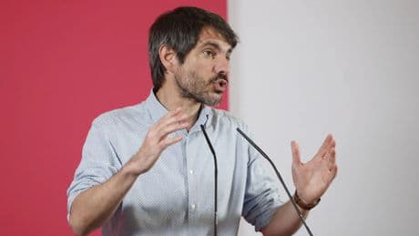 Sumar trata de eludir los casos de corrupción en torno al PSOE mientras Podemos aprovecha para elevar el tono de sus críticas
